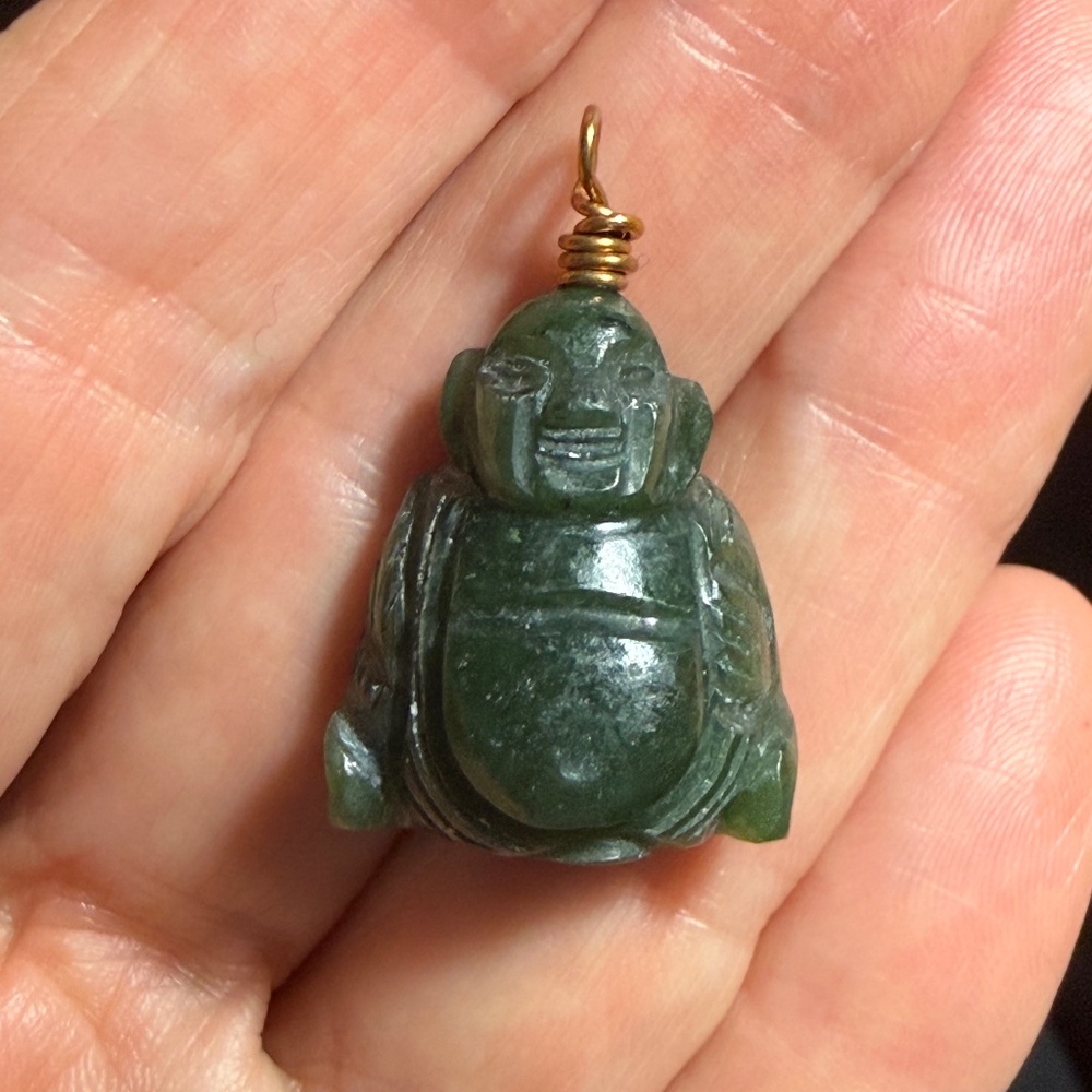 VINTAGE CARVED JADE BUDDHA PENDANT